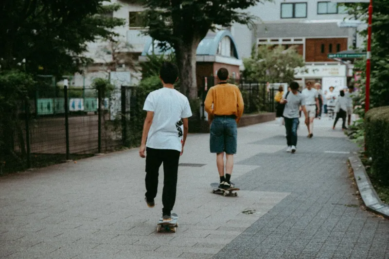 Slow Walk, Better Spot: How Japanese Skaters Outlast the Algorithm